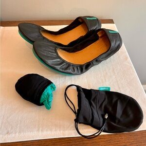 Tieks Black Leather Flats with Teal Accents size 11